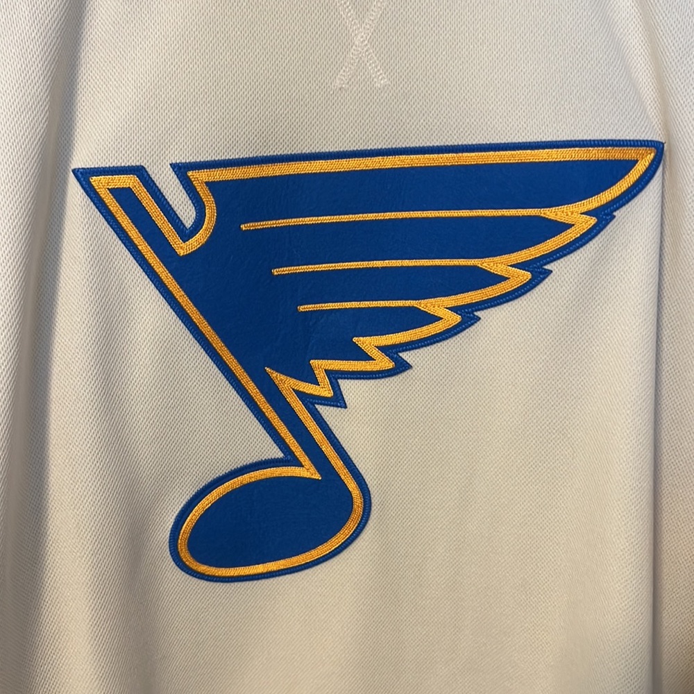 *SOLD* Men’s St. Louis Blues Winter Classic Hockey Jersey - Picture 2 of 14
